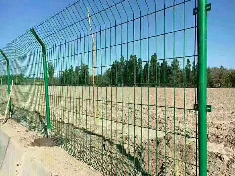 安平對(duì)護(hù)欄網(wǎng)需求量大嗎?