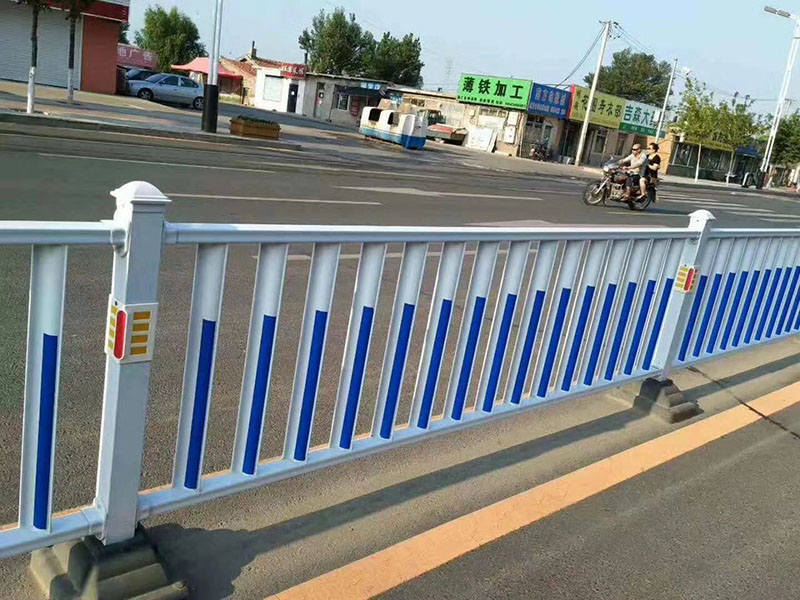 道路隔離護欄規(guī)格